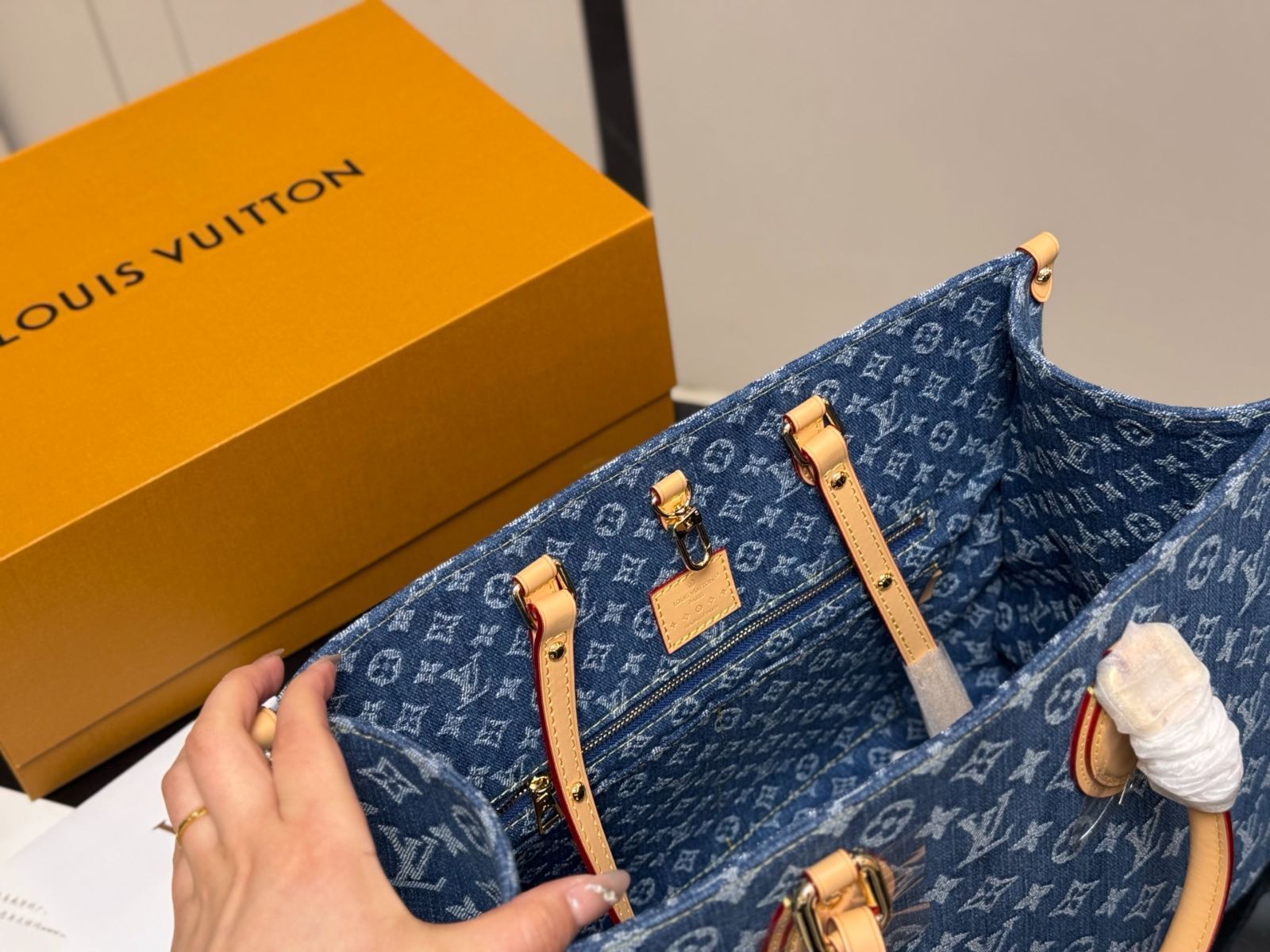 [SALE]ヴィトン Vuitton オンザゴー EW パール ピンク 新作 ルイヴィトン☆オンザゴー PM スーパーコピー ピンク LV M47135