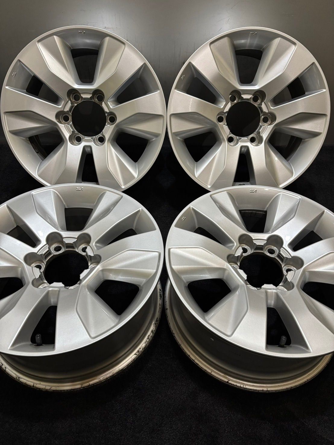 トヨタ GUN125 ハイラックス 純正 17インチ 7.5J 30 139.7 6H アルミホイール 4本 プラド サーフ ハイエース 1-K346