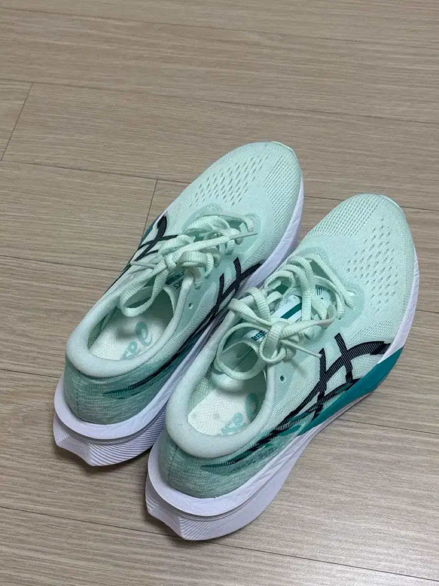 Asics アシックス ランニングシューズ マジックスピード 4