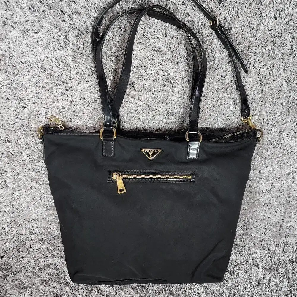 PRADA ブラック ナイロン　ショルダーバッグ PRADA ブラック ナイロン ショルダーバッグ - メルカリ