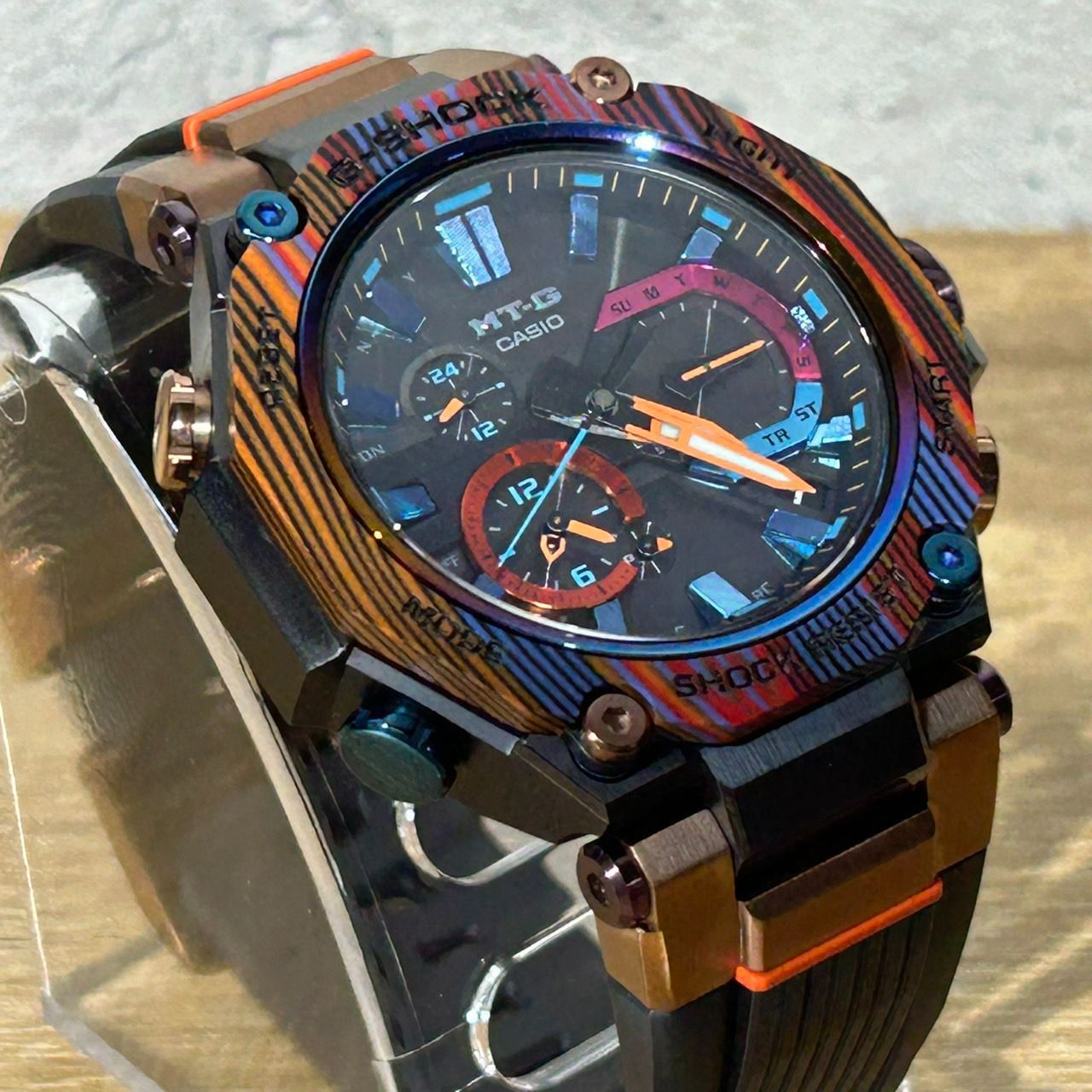 未使用品】G-SHOCK ジーショック MTG-B2000XMG-1AJR レインボー