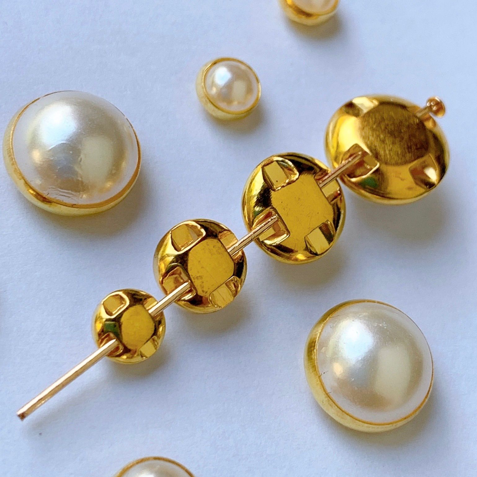 071☻ハンドメイド アンティーク ゴールドボタン パール クリップ