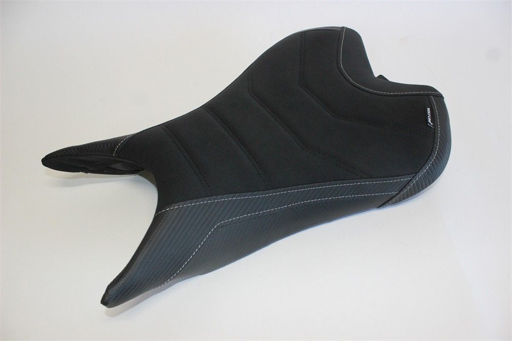 TRIUMPH用 STREET TRIPLE 765 S R RS 2025 以降 本体ありフロントシート ストライプ カーボン調