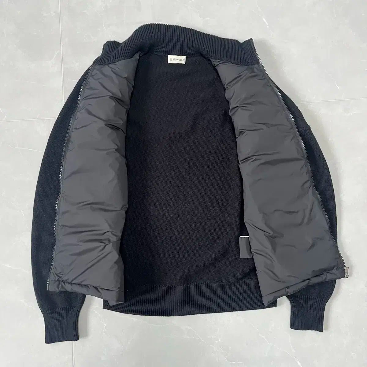 カジュアル ロゴ