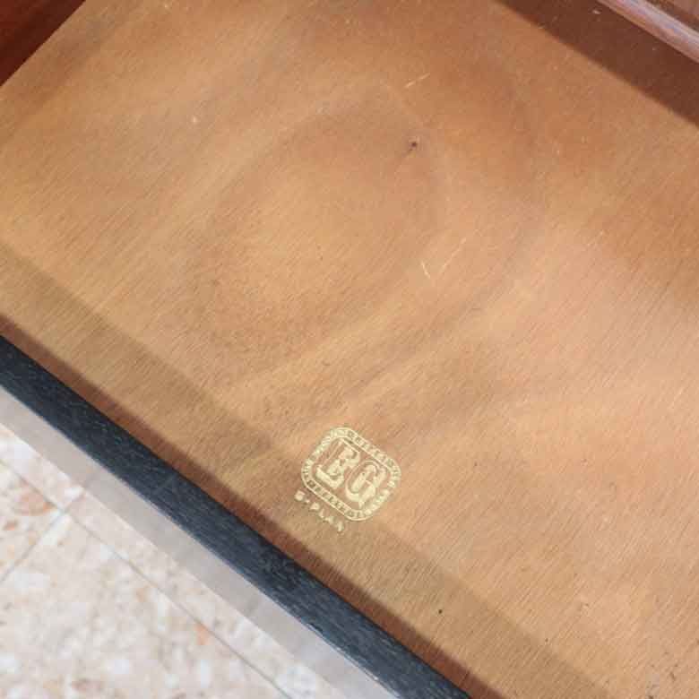 イギリス Tola-black