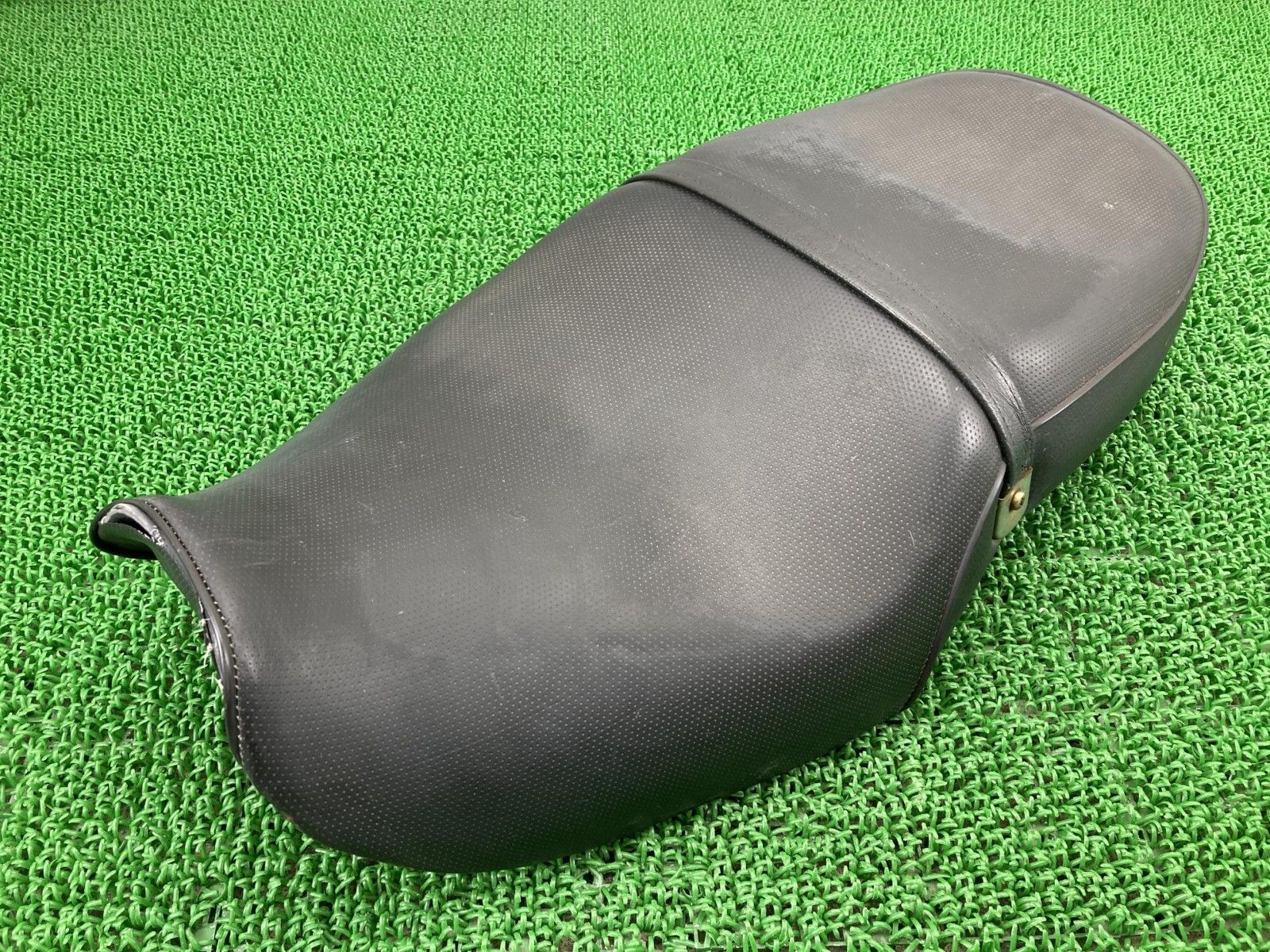 バリオス シート カワサキ 純正 中古 バイク 部品 ZR250A 修復素材や 