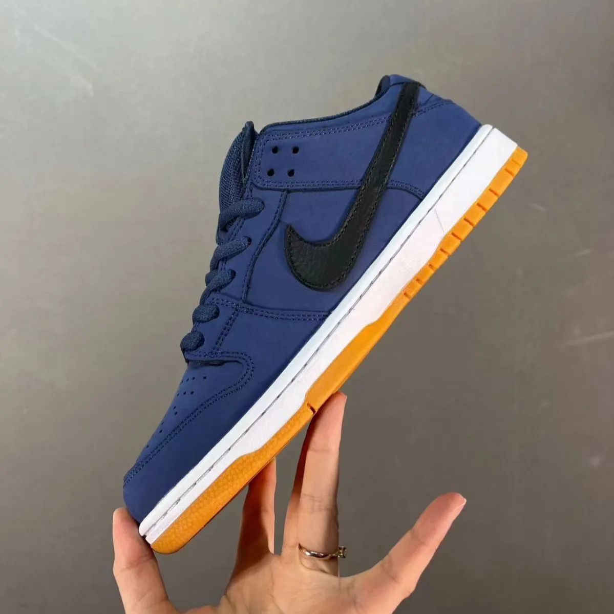 新品未使用 NIKE ナイキ スニーカーNike Sb Dunk Low Pro 箱付 メンズ X-157