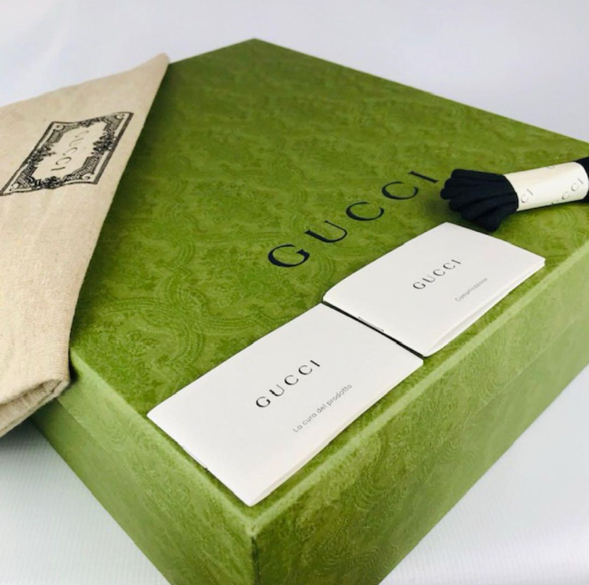 エンボス加工ブランドロゴ