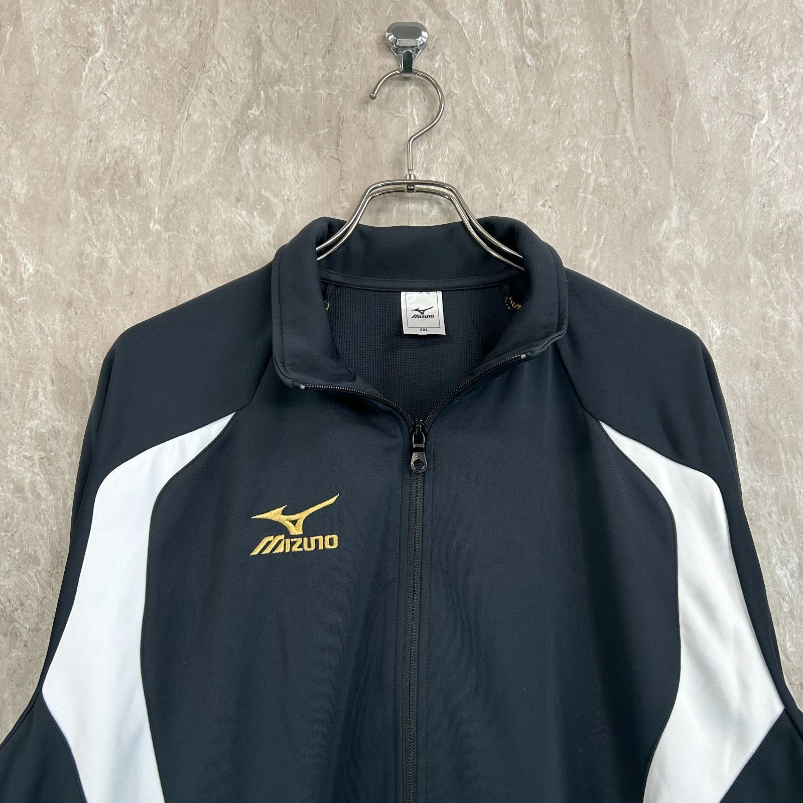 【大人気】MIZUNO ミズノ　ジャージ　セットアップ　上下　スポーツ　野球　筋トレ　金刺繍ロゴ　黒　金　ブラック　ゴールド　M