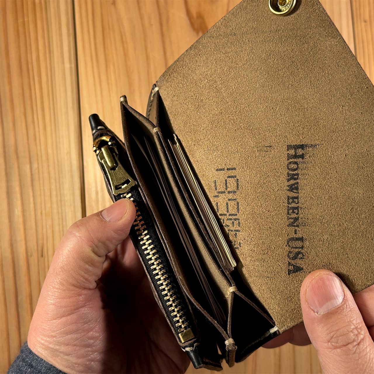 クロムエクセル・ブラック茶芯｜ミドルトラッカーウォレット – Horween