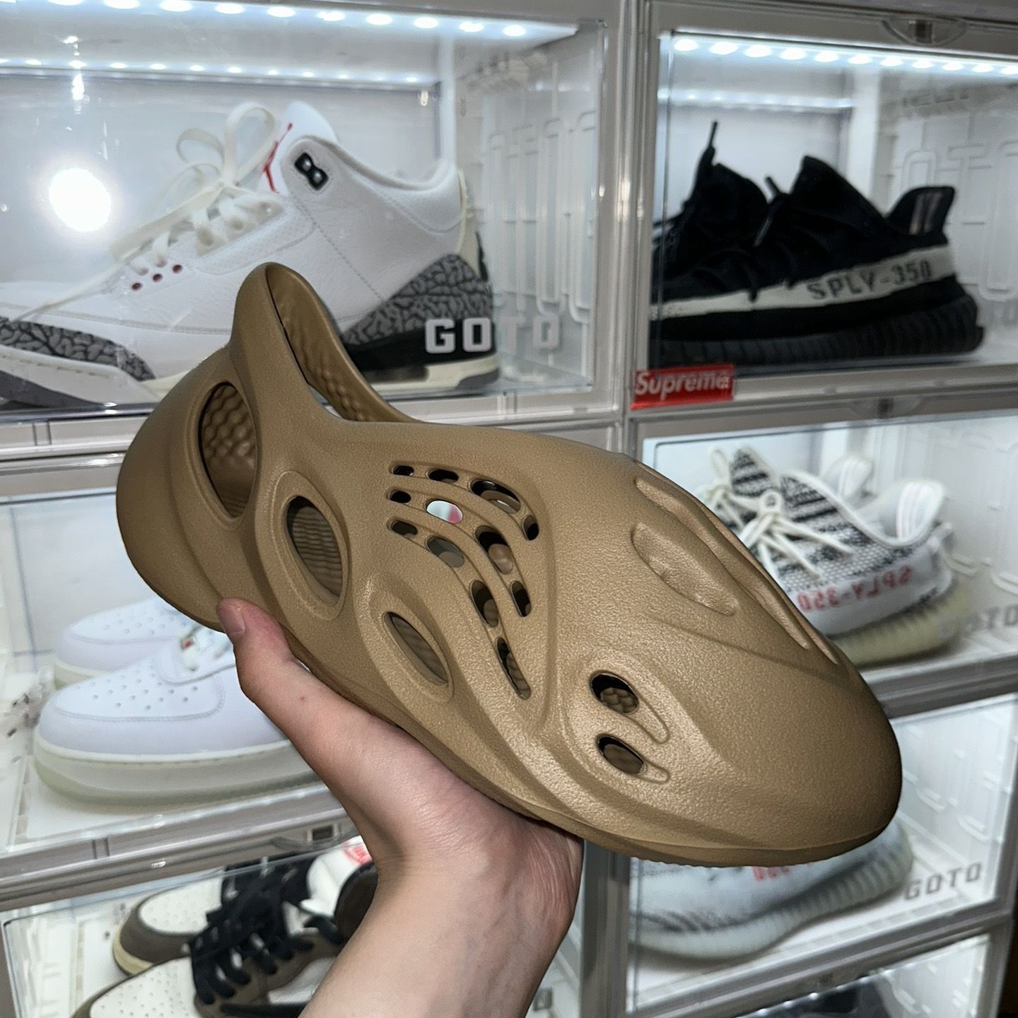 ADIDAS YEEZY FOAM RUNNER OCHRE GW3354 - メルカリ