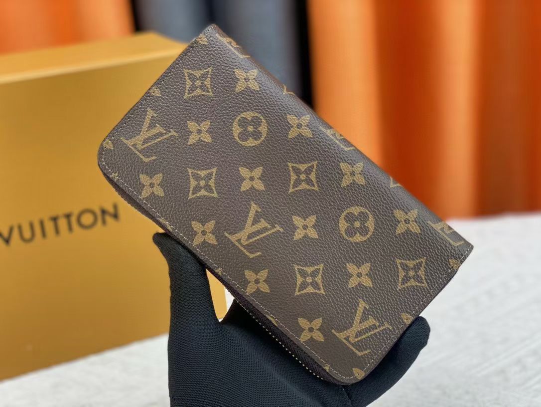 LVルイ ヴィトン ウォレット ジビ ウォーレット モノグラムキャンバスにルイ ヴィトンのかわいいマスコット ヴィヴィアン のイラストをプリント | ♥品