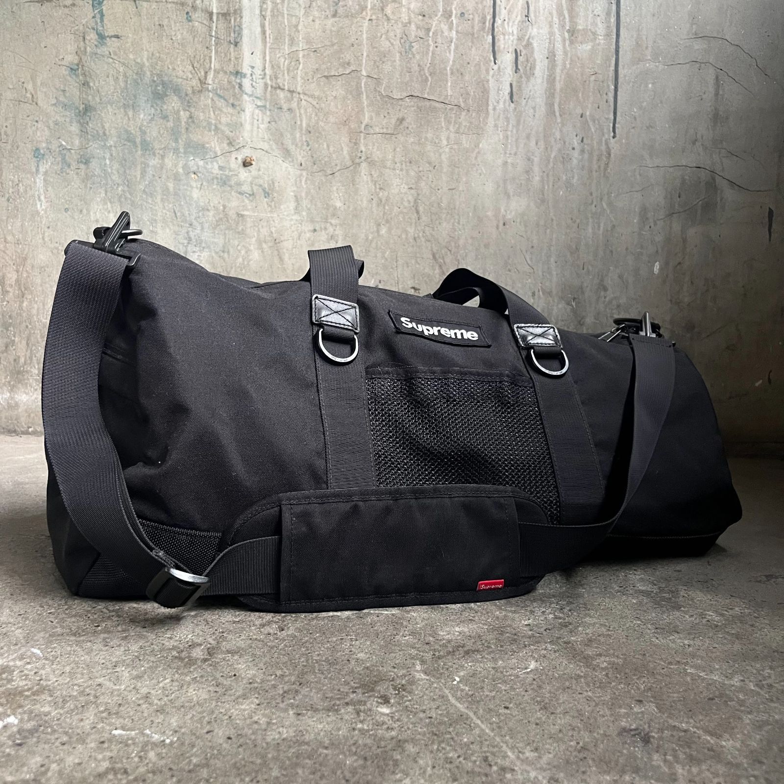 バッグ Supreme 2015AW Contour Duffle Bag Supreme Duffle Bag (SS21) - $148