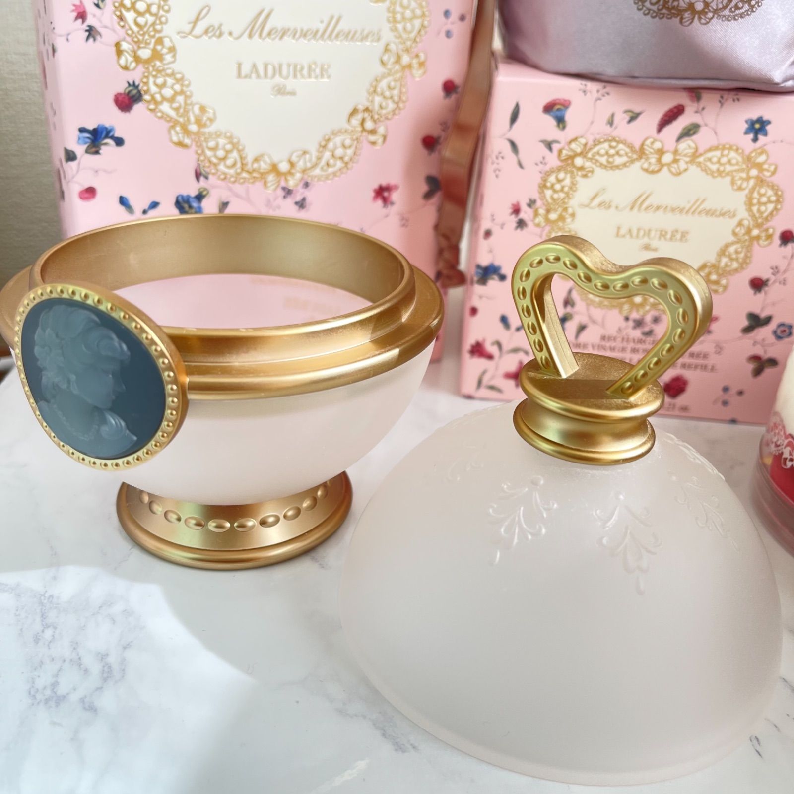 新品未使用ラデュレ チークポット　限定　サクラ レ・メルヴェイユーズ ラデュレ“花弁チーク”に限定「サクラ色