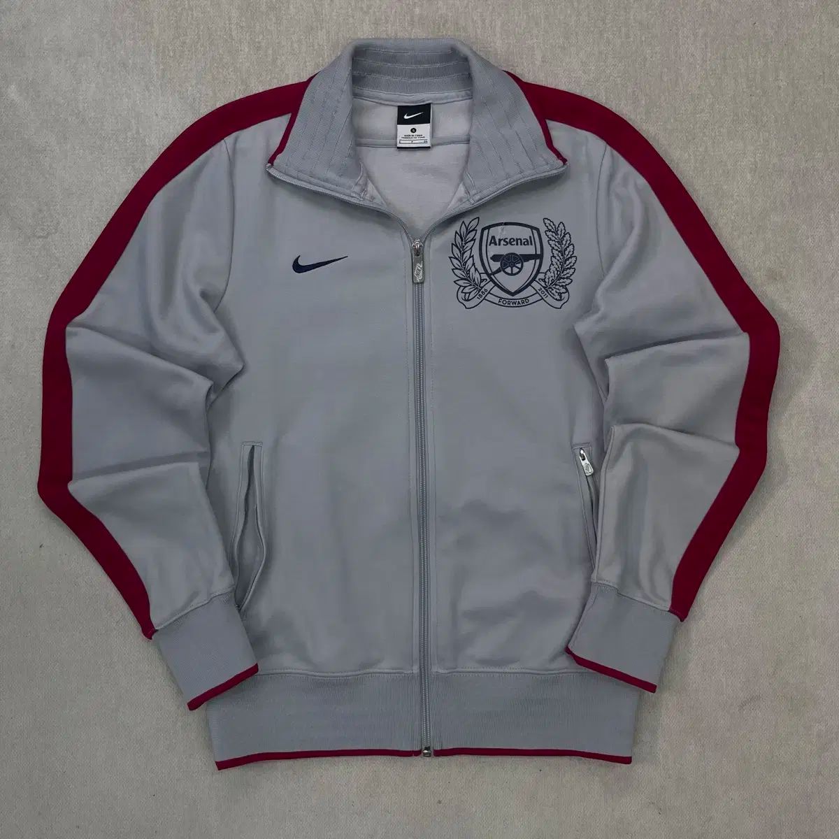 サッカー　 アーセナル　 125周年　 ナイキ　 トラックジャケット 95 Nike(ナイキ） アーセナル 125 周年 トラックトップス