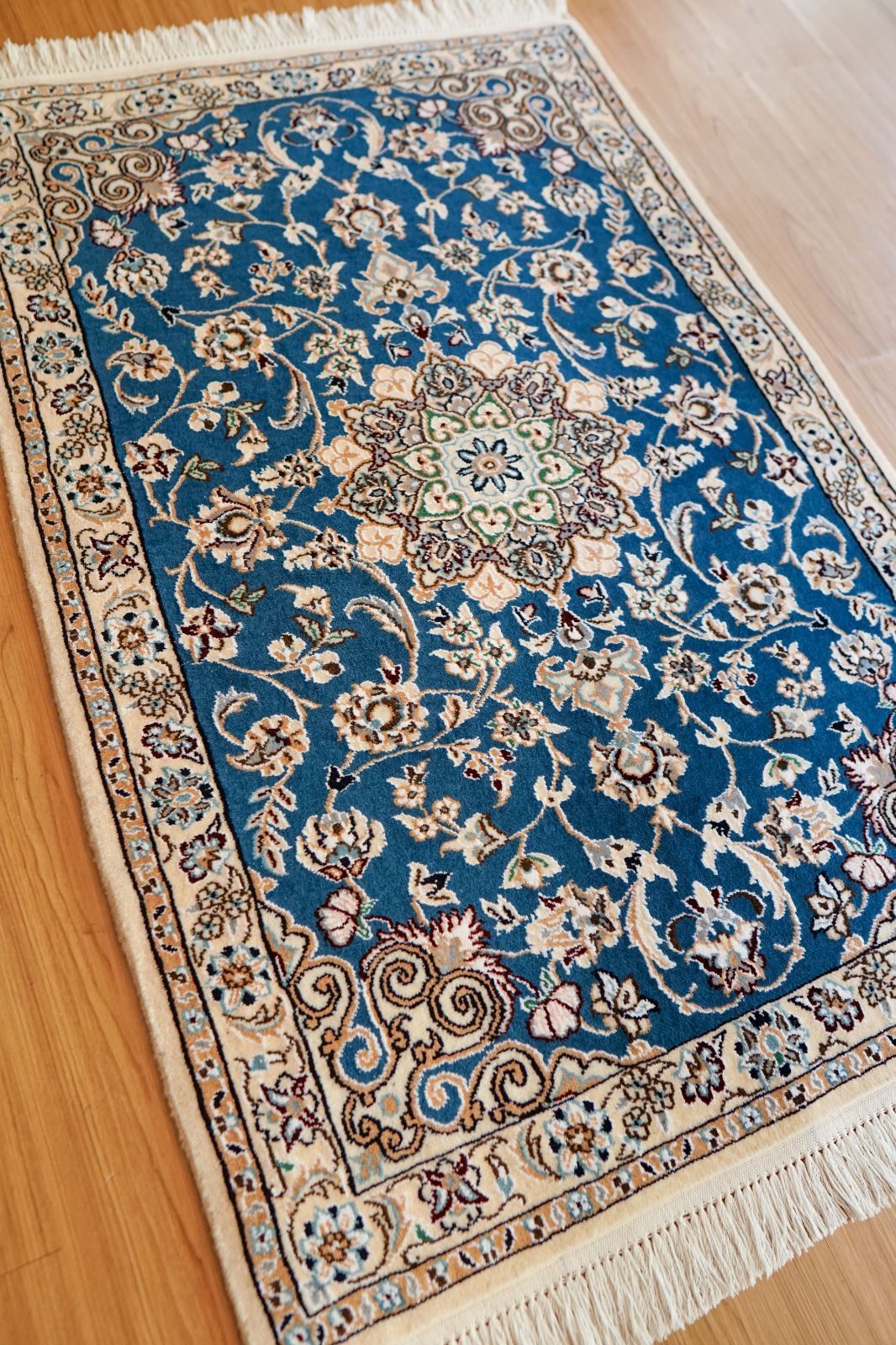 ペルシャ絨毯 ナイン産 青 9la 120×79cm ナイン – ペルシャ絨毯専門店