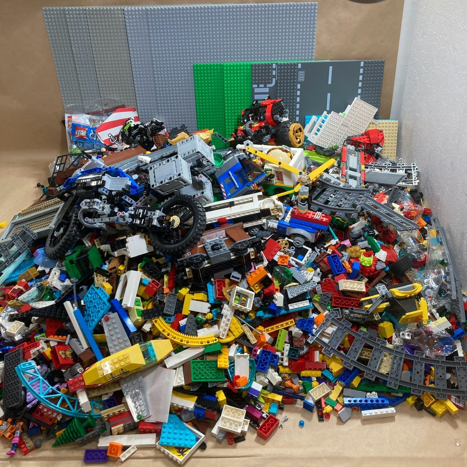 LEGO レゴ パーツ 線路パーツ フィグ 基礎版 など 大量 約18kg まとめ商品 レゴフレンズ TECHNIC BMW Motorrad レゴシティ BIONICLE 18.9kg