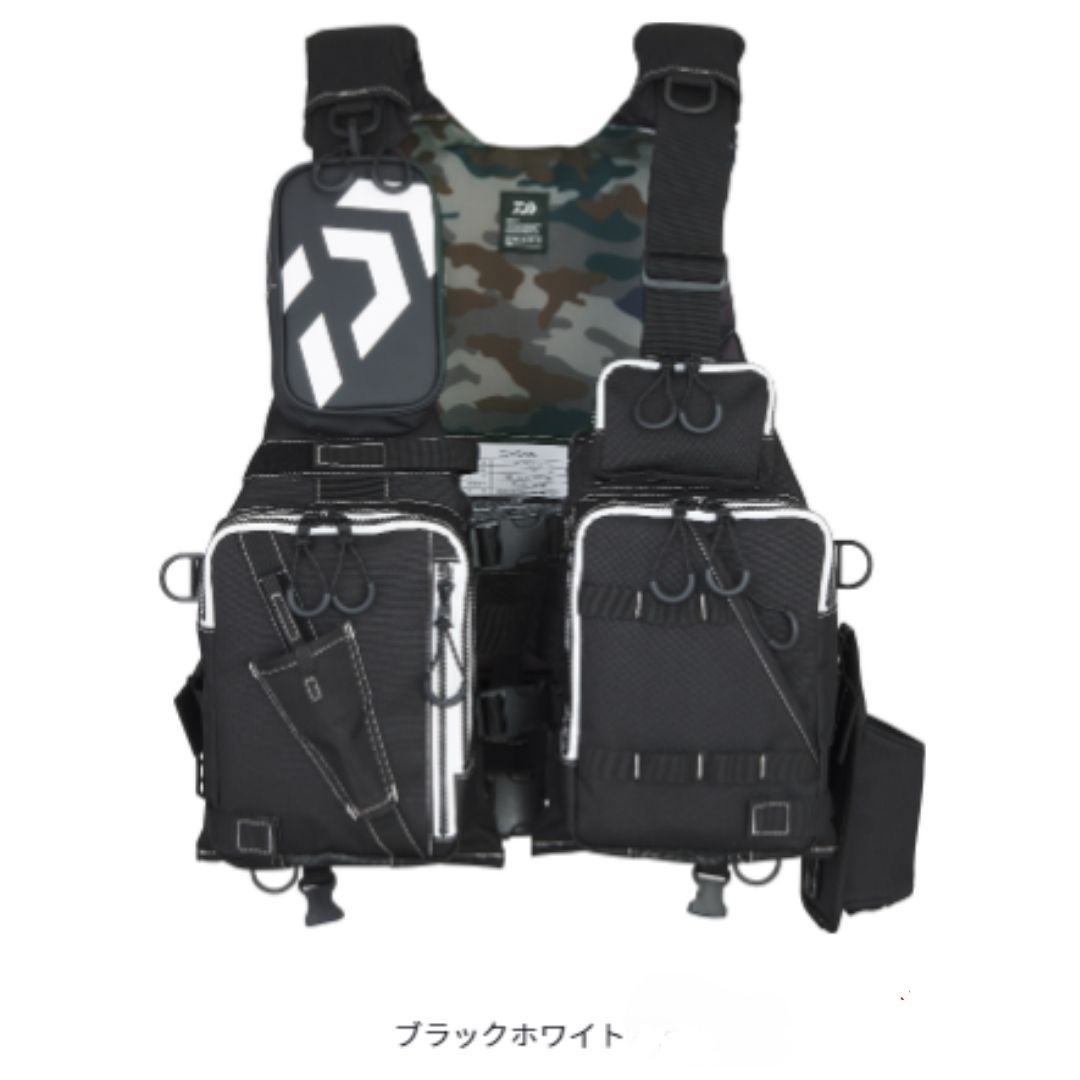 タペストリー B.結城まどか(桃桜高校・夏服/フルジップパーカー) B2