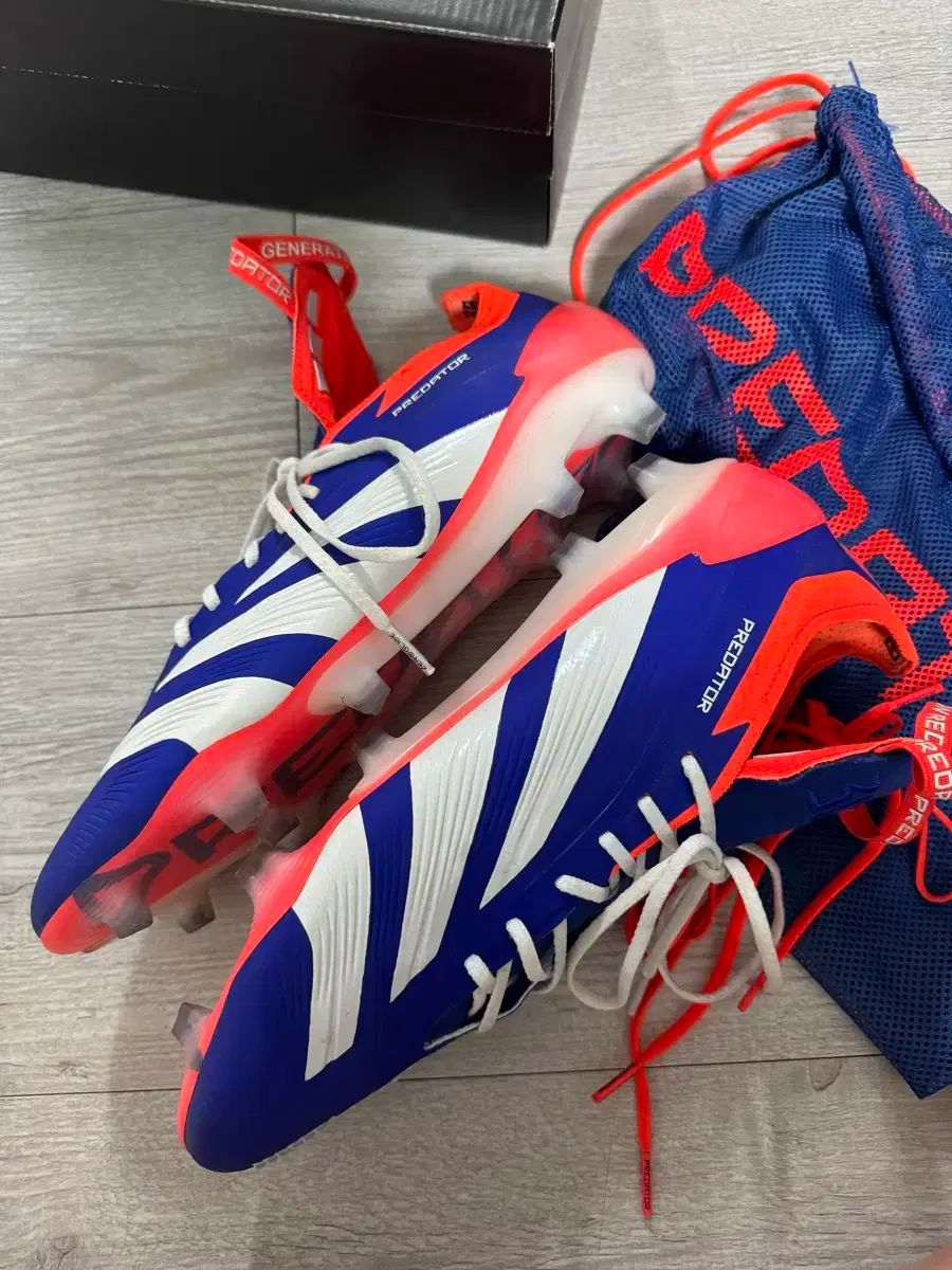adidas アディダス