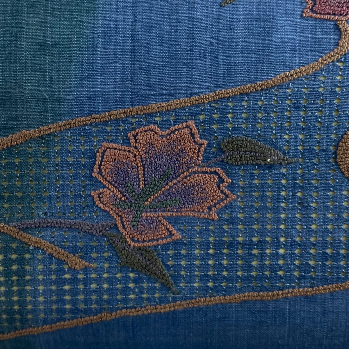 名古屋帯 秀品 紬地 枝花 霞 刺繍 染め分け 藍色 正絹