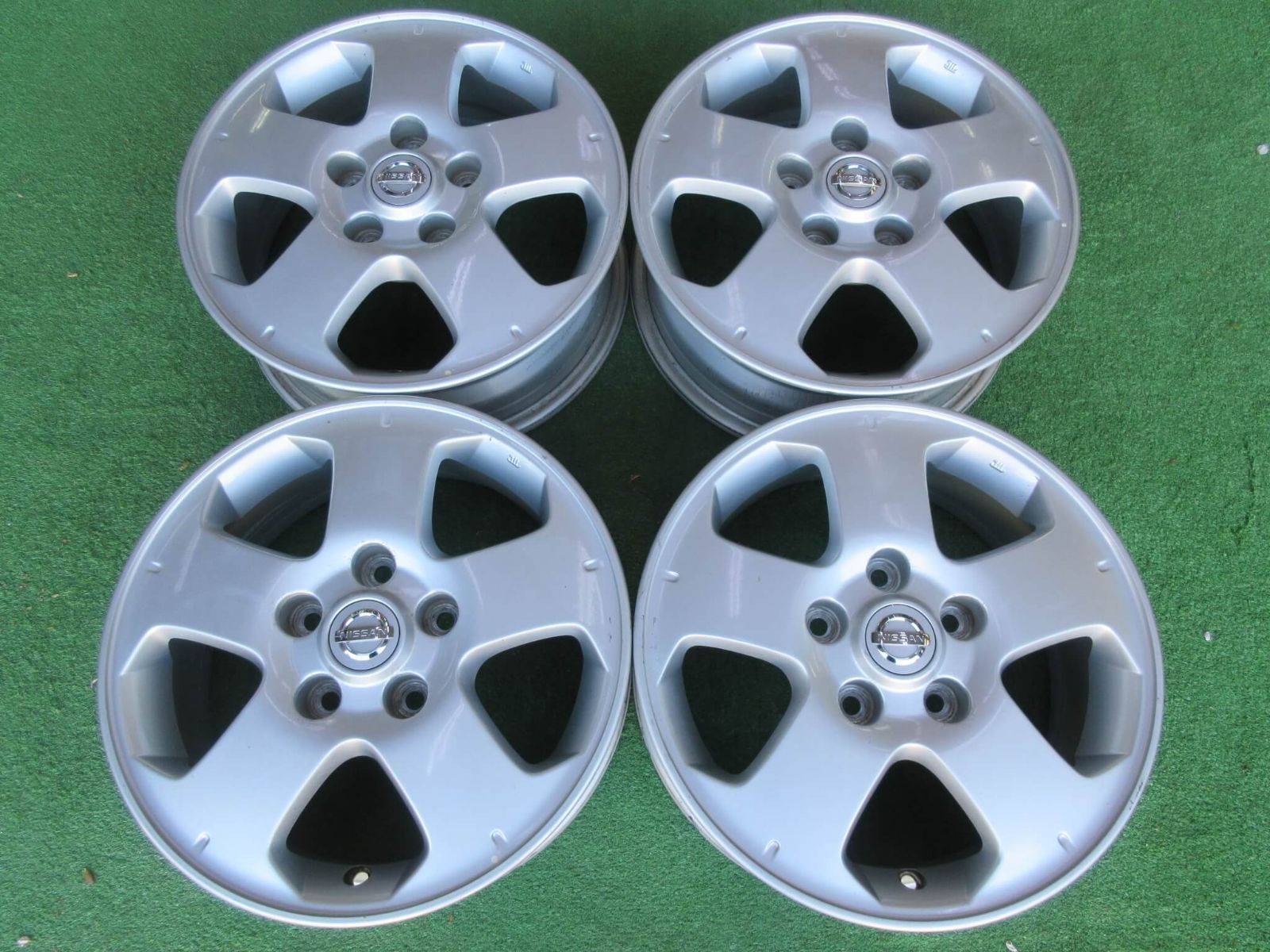 日産 Ｃ２５セレナ純正ホイール 5.5J-15 5H114.3 45 スタッドレス用にいかがですか