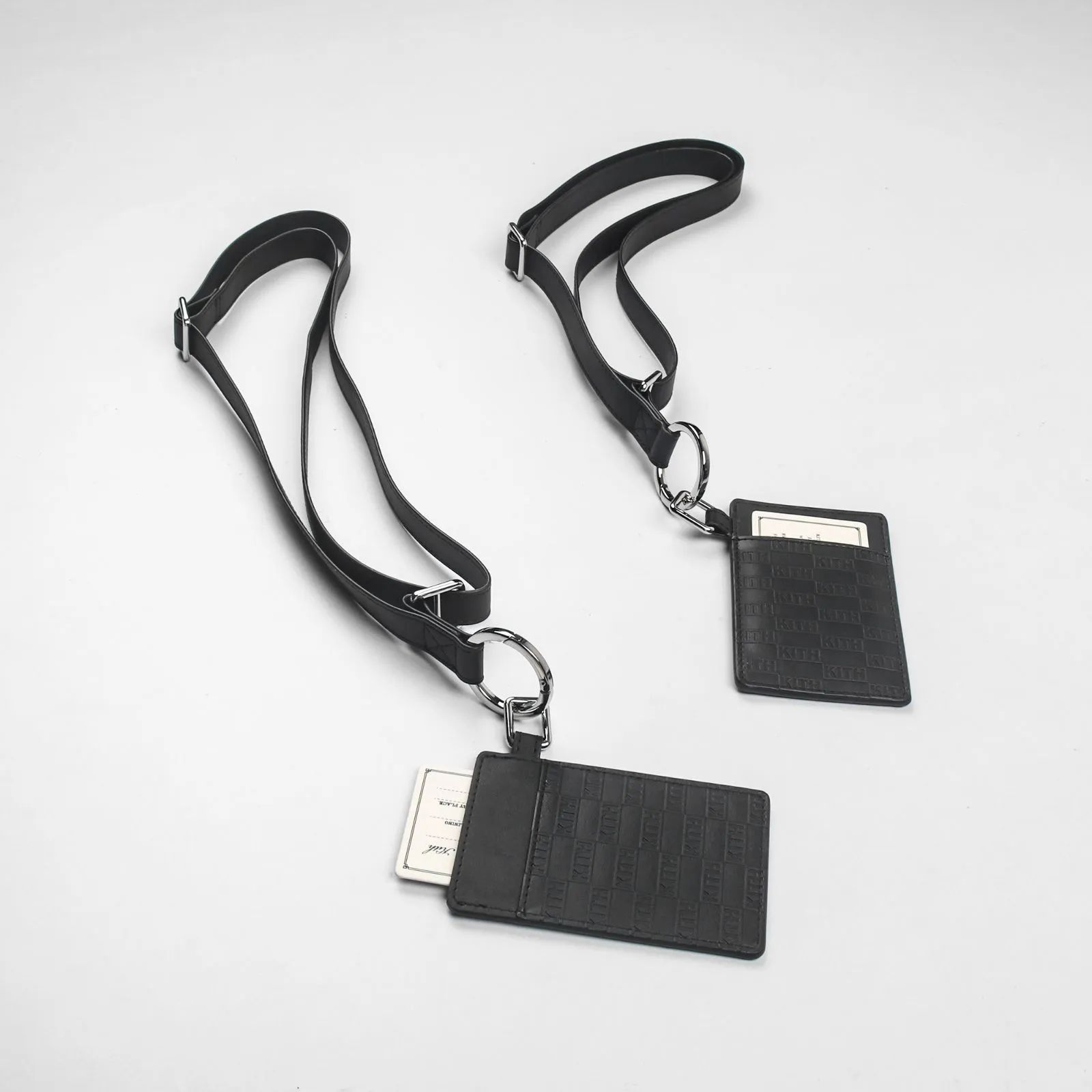 KITH キス ストラップ付 カードケース 両面 定期入れ - メルカリ