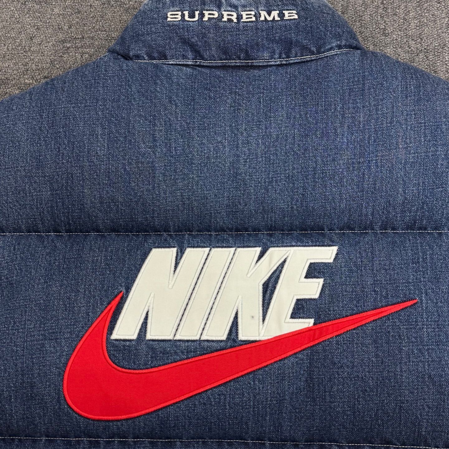 シュプリーム x ナイキ デニム パファー ベスト 