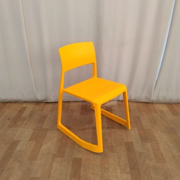 【中古】 Vitra ヴィトラ スタッキングチェア ティプ トン イエロー マンゴー 会議用チェア ミーティングチェア スタッキング 会議用椅子  会議椅子 会議イス 会議チェア 会議室 ミーティング 会議用いす 積み重ね 会場 オフィス チェア イス