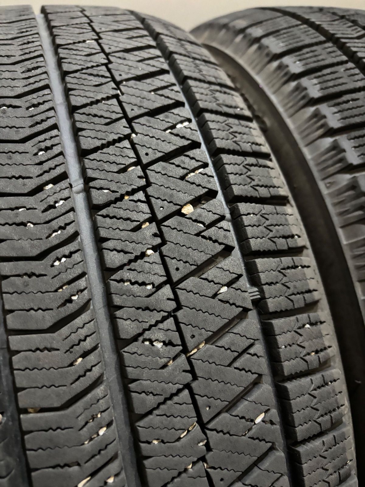 無限の可能性 215 60R17 BRIDGESTONE VRX2 21年製 スタッドレス 4本 ブリヂストン ブリザック カローラクロス C-HR エスティマ 南7-K132 全部実物撮影しております