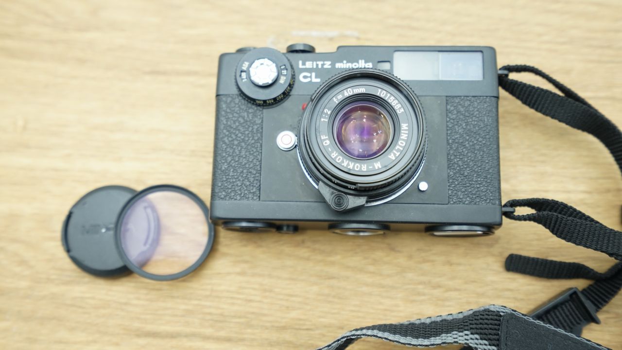 8281 Leitz Minolta CL + M-ROKKOR-QF 40mmOK通電 - フィルムカメラ