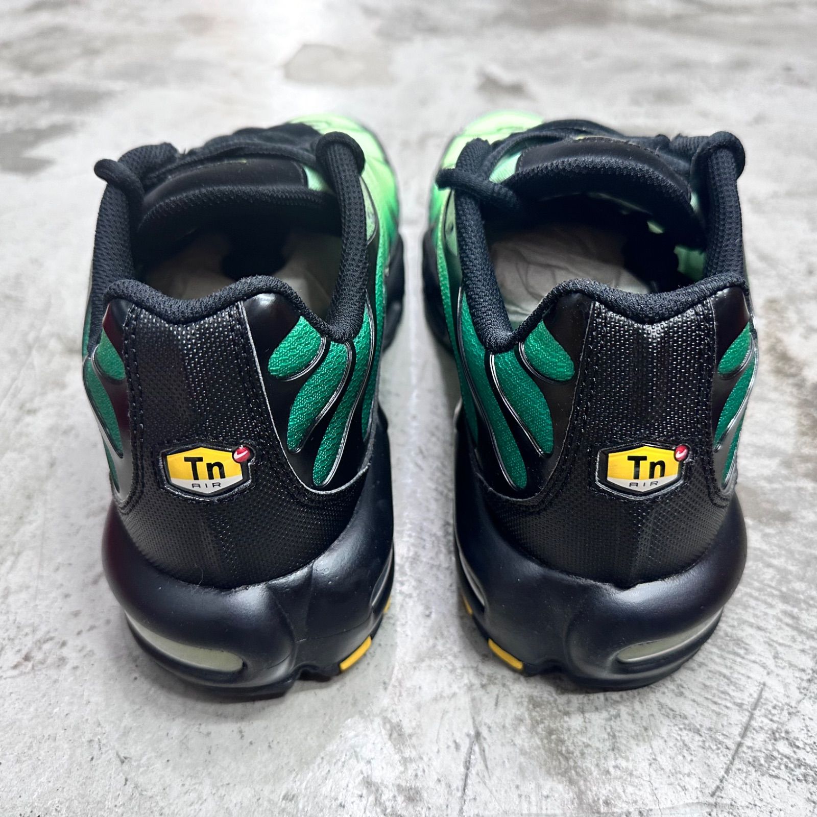 NIKE Air Max Plus 