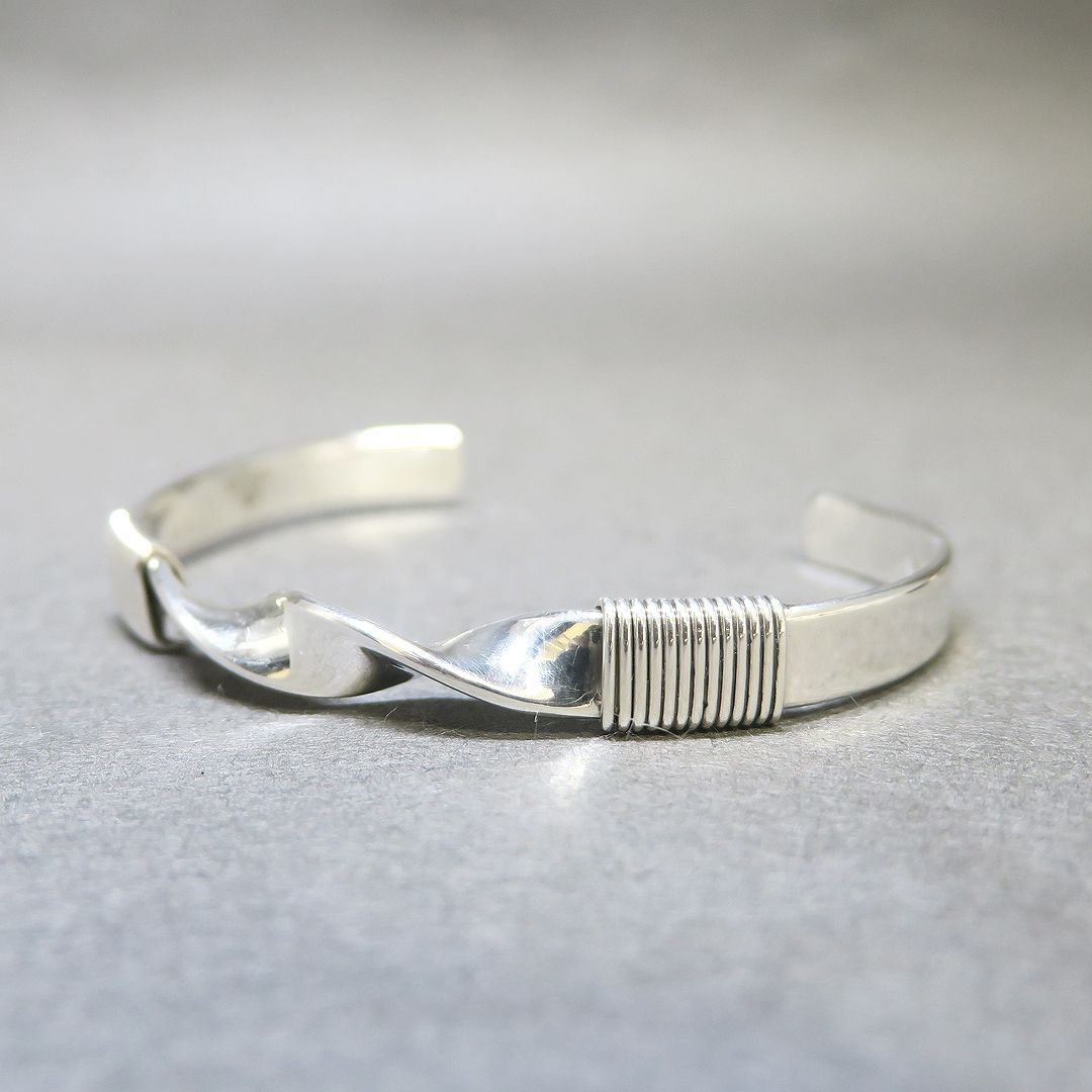 SA刻印 シルバー ツイストバングル 17 g -buys