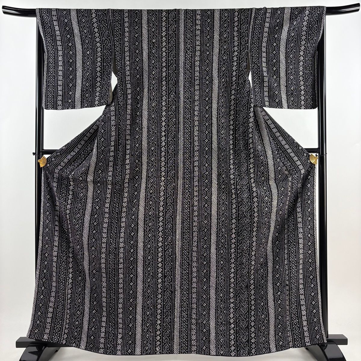 小紋 身丈164cm 裄丈67cm M 袷 縦縞 菱 総絞り 黒 正絹 秀品