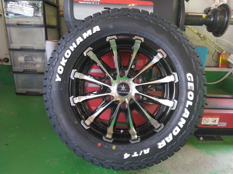 4本 ハイエース 200系 車検対応 タイヤホイールセット YOKOHAMA GEOLANDAR A|T4 215|65R16 ホワイトレター 16インチ BD12