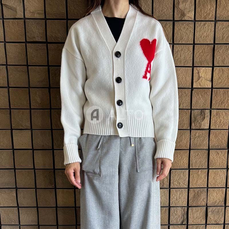 ☆2024秋冬入荷☆ AMI PARIS アミ パリス BFUKC002 Vネック ☆2024秋冬入荷☆ AMI PARIS アミ パリス BFUKC002 Vネック