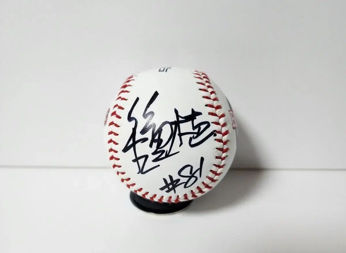 BTS テヒョン サインボール ヒョンビン 野球チームボールにサイン カン テヒョン サイン