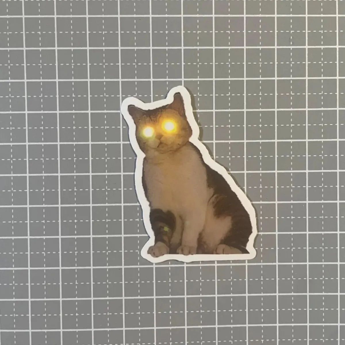 A067】防水ステッカー 猫 猫ミーム 三毛猫 CAT 光る目 キラーン