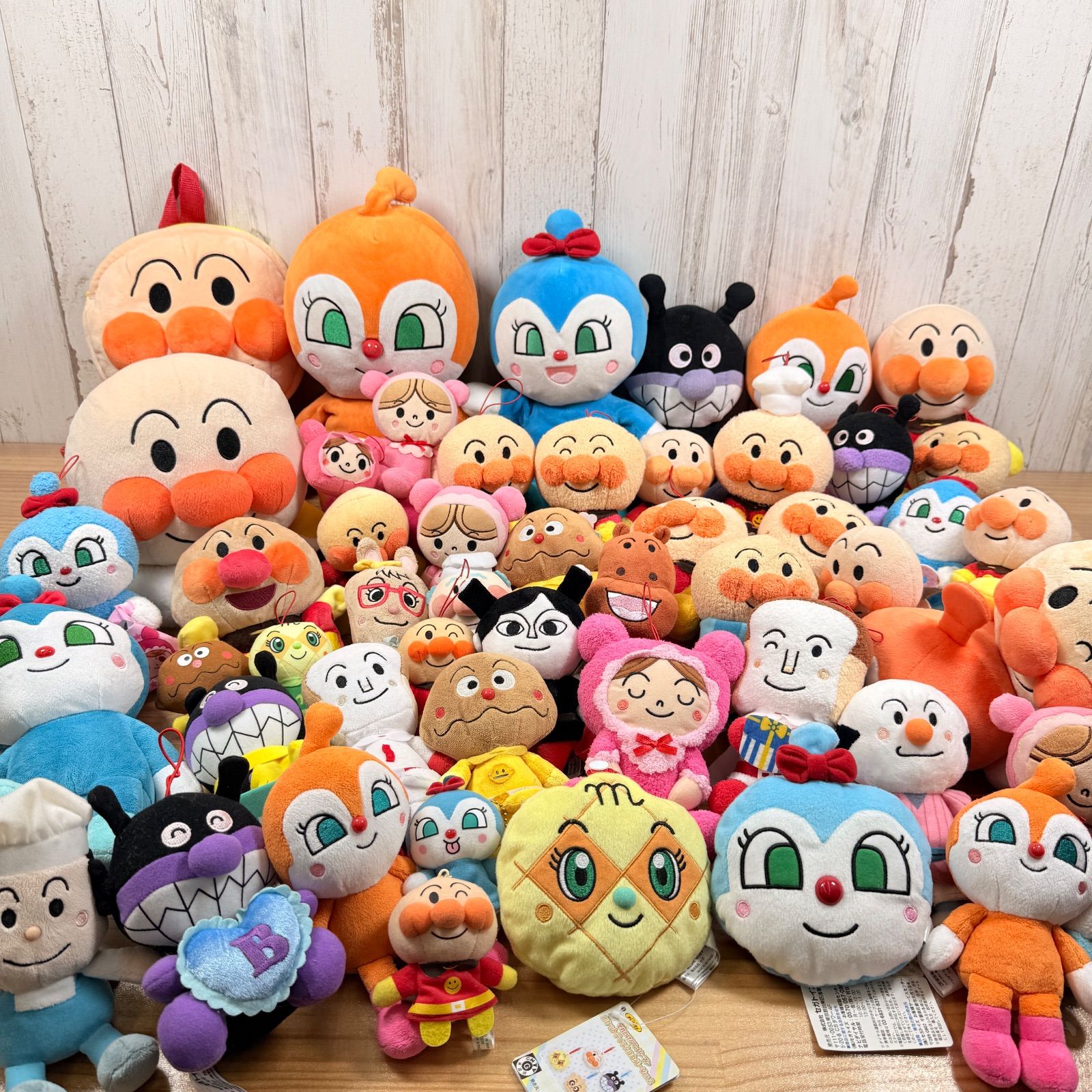 フォロー割あり 大量まとめ売り アンパンマン ぬいぐるみ 50体以上セット ドキンちゃん バイキンマン しょくぱんまん 他 人気キャラ多数