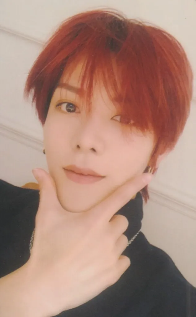 Yuta – Favorite core album photocard (Expansion) photocard