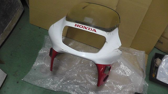 VFR400R NC24 の アッパーカウル 補修 欠け 傷:#1748569555 - メルカリ