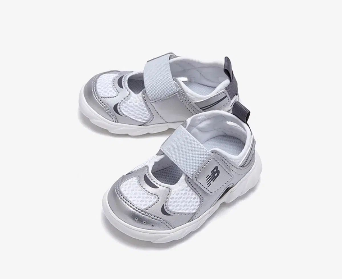 New Balance ニューバランス フリドル シルバー 120