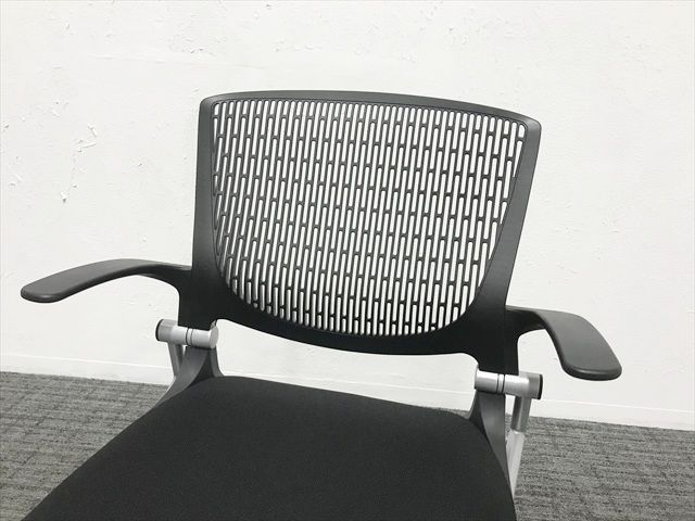 オカムラ ブラック