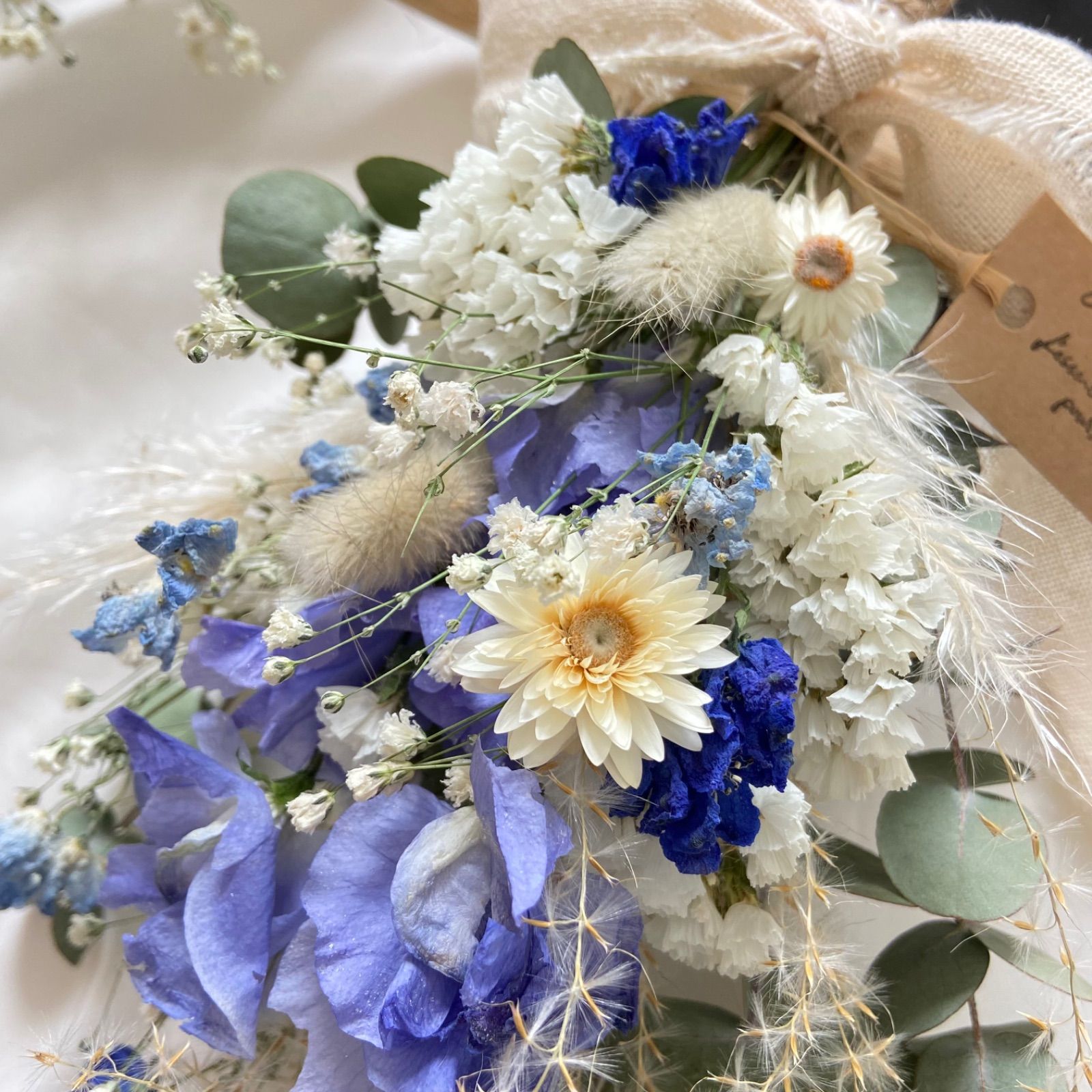 涼しげな藍色紫陽花とアンティーク紫陽花の縦長スワッグ。ドライ