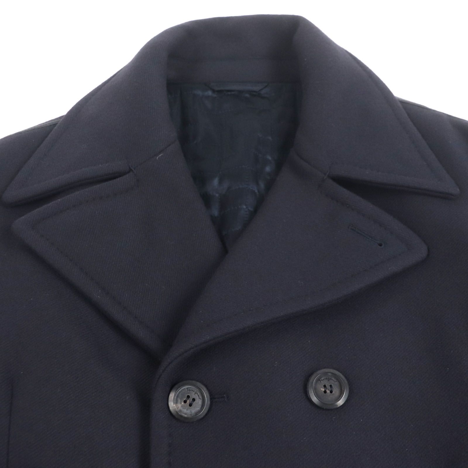 Salvatore Ferragamo サルヴァトーレフェラガモ ウール ナイロン ロゴ入りボタン ラムレザー使い 中綿入り ダブルブレスト ピーコート ダークネイビー 54 イタリア製 メンズ