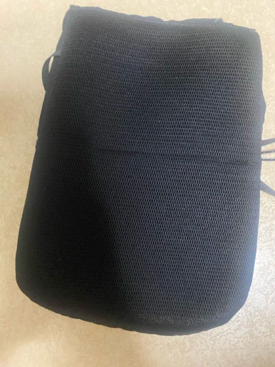 EP 3 SYNOPSIS 02 BAG BLACK