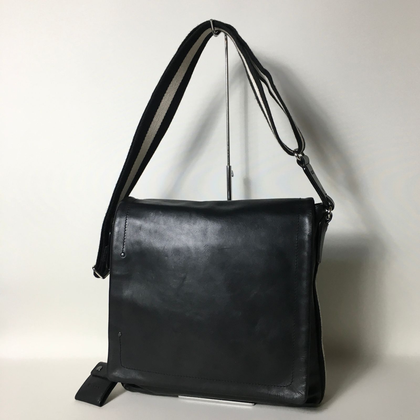 2508-272｜美品｜バリー メッセンジャーバッグ レザー ブラック 2508-272｜美品｜バリー メッセンジャーバッグ レザー ブラック