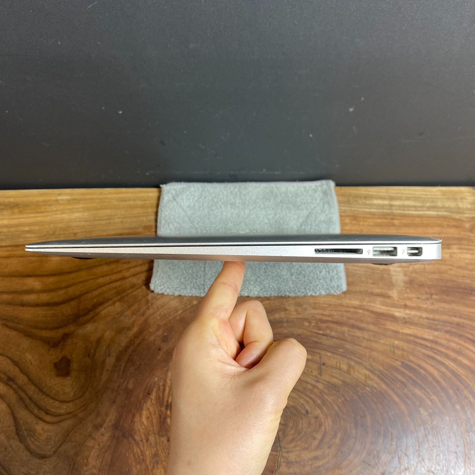 YouTube CMカット仕様　MacBook Air 2013 128GB YouTube CMカット仕様 MacBook Air 2013 128GB YouTube CMカット仕様