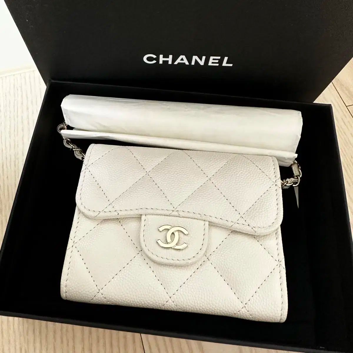 Chanel シャネル キャビア チェーン ミニバッグ ホワイト