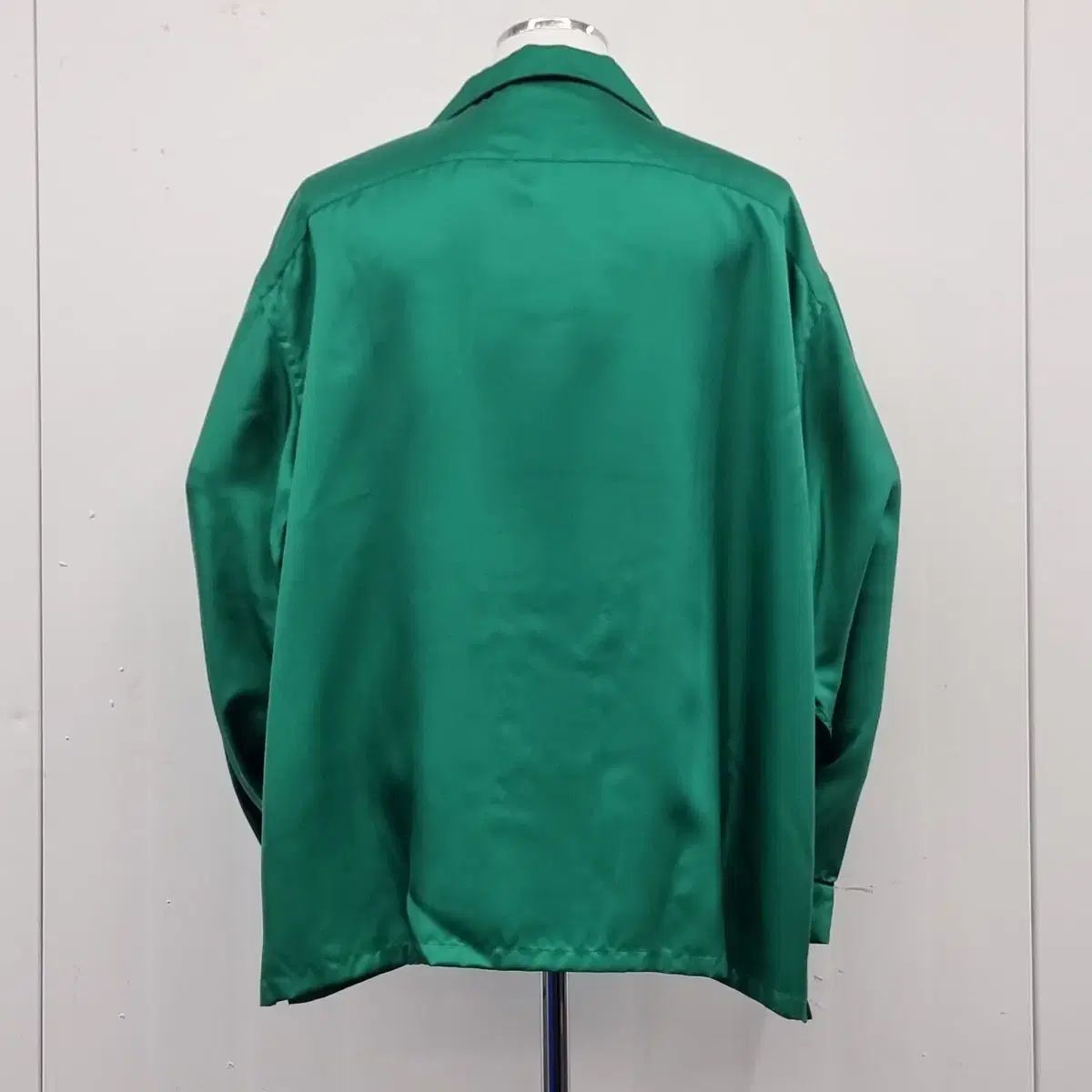 L 未使用 PRADA(プラダ) シルク ツイル シャツ エメラルド 緑