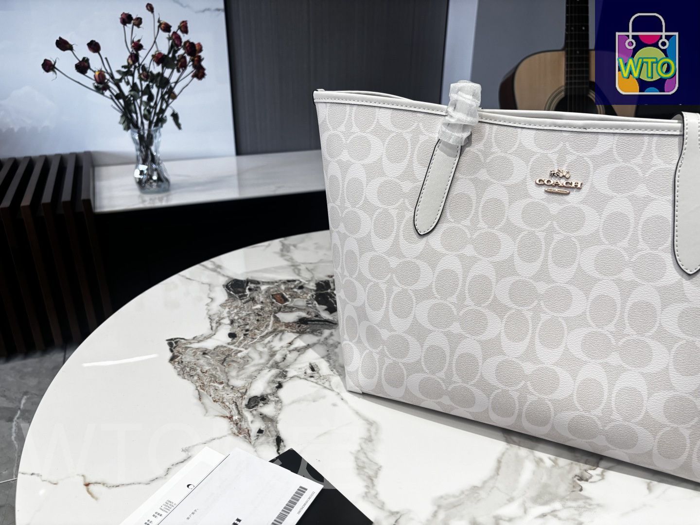 今日特価】COACH City 33 Tote Bag with Snap - コーチ City 33